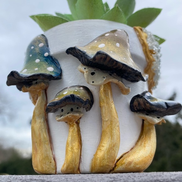 Handmade Flower Pot 👁️ 🌺 💎 HOST PICK 💎🤍one of a kind ✨✨✨ - Picture 3 of 8